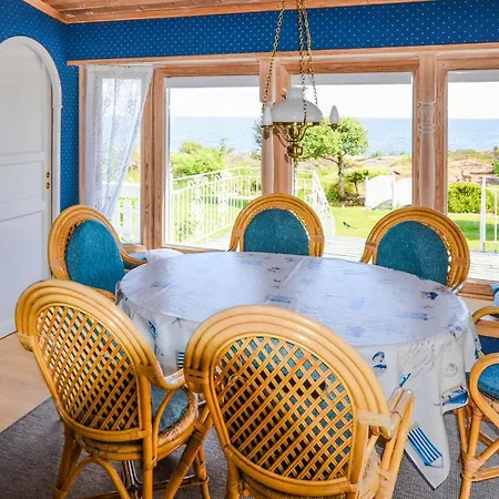 בית נופש Beach Front In Faervik With House Sea View