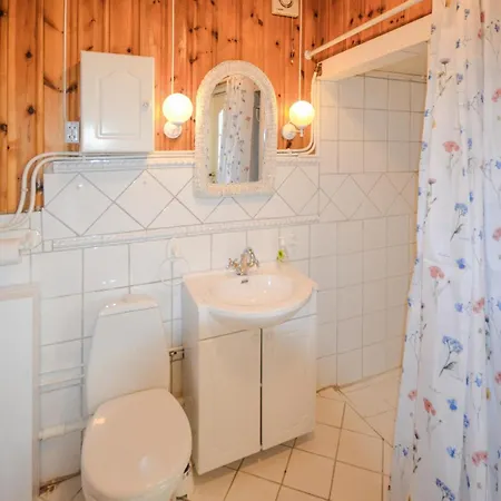 Beach Front In Faervik With House Sea View ארנדל
