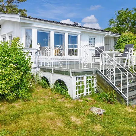 Beach Front In Faervik With House Sea View * ארנדל